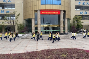 应急演练筑牢安全防线  急救教育守护生命安全 ——翠岗中学开展全国中小学生安全教育日系列活动