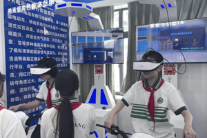 走进AI智慧课堂 点亮科创少年梦——我校组织学生参观扬州市学生人工智能学习中心